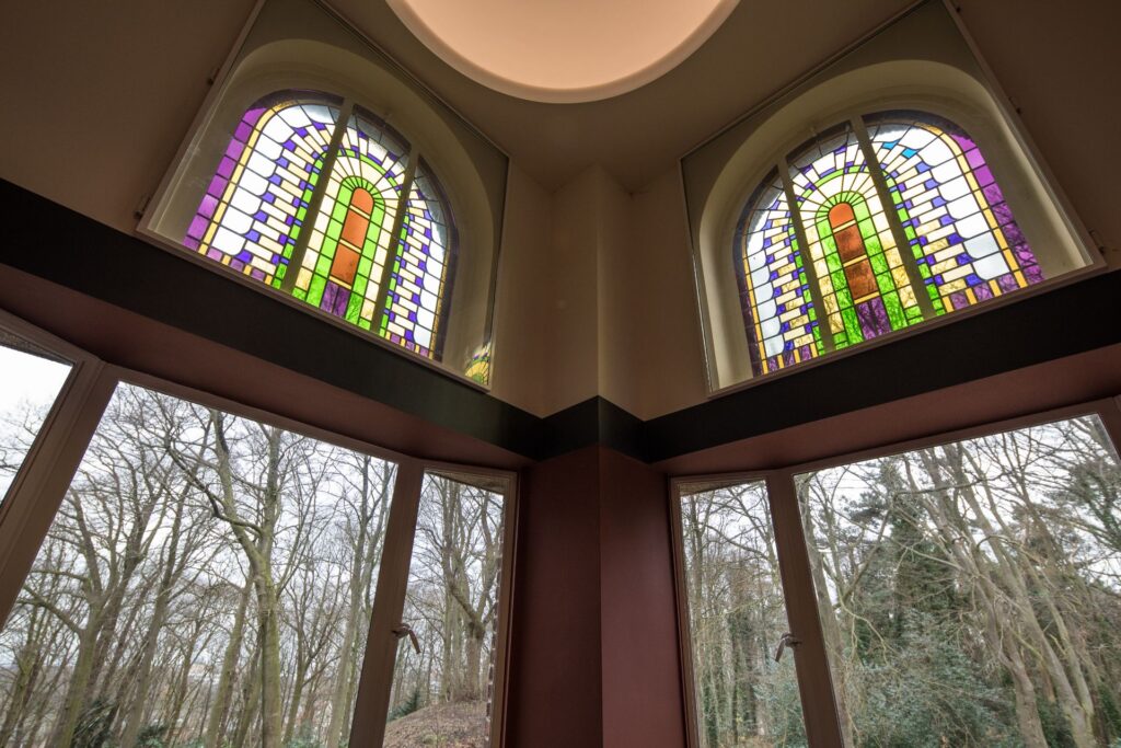 Monuglas Tisch Kathedraal: sfeer, kleur en karakter in glas